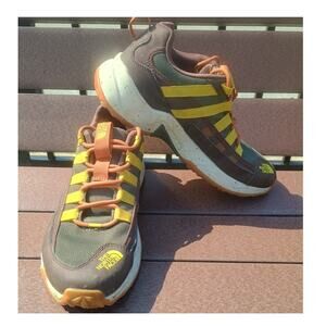 Men's Preloved North Face Trail Escape Crest Hiking shoes- Size 8   Brwn/Gold